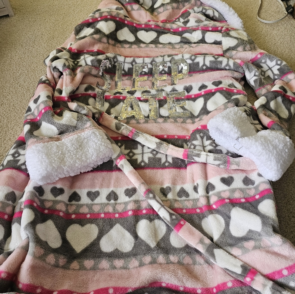 Em & Alfie robe